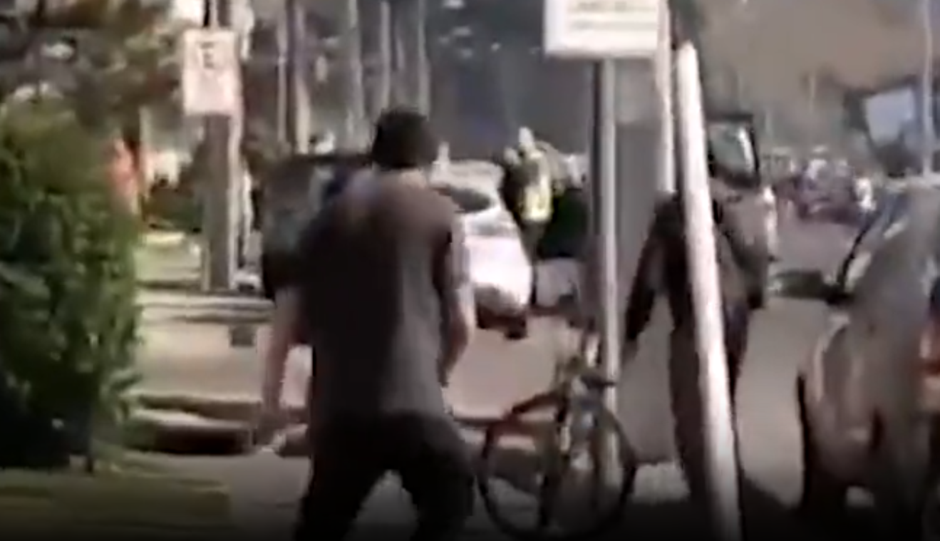 Videos del periódico La Tercera del evento y la turba maldiciendo a John Cobin en Reñaca 10 nov 2019 thumbnail